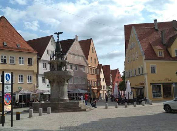 世界上最名贵的“钻石小镇”钻石盖房子城墙建筑物闪闪发光