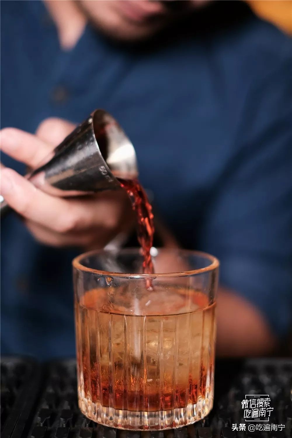 江北大道一家“特别”的酒吧，走进去发现全是外国人