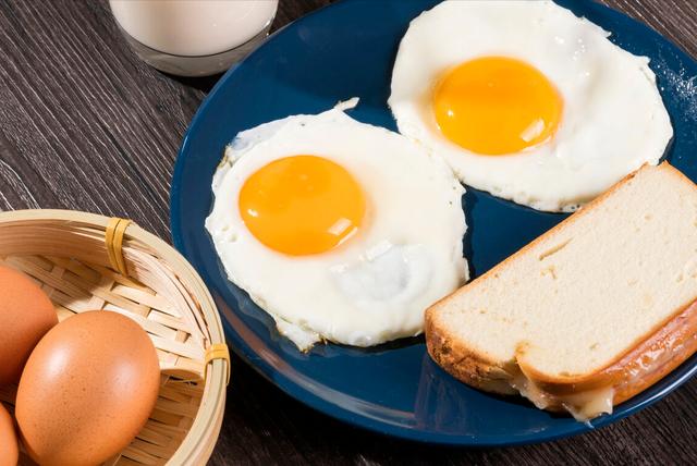 鸡蛋牛奶豆浆哪个营养价值更高,油条配牛奶还是豆浆好