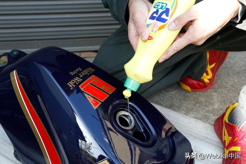 自制油箱最简单的方法,怎么清理油箱内的铁锈