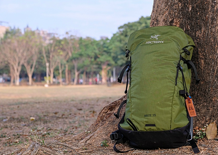 始祖鸟登山背包男款,arcteryx始祖鸟ceriumjacket850和750