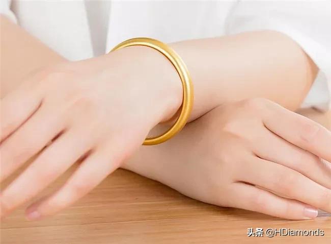 买首饰选古法金还是普通金划算 (古法金和哑光金首饰的区别)