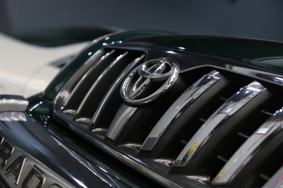 怪兽修车:修复一辆09款中东版丰田霸道,最终旧车变新车