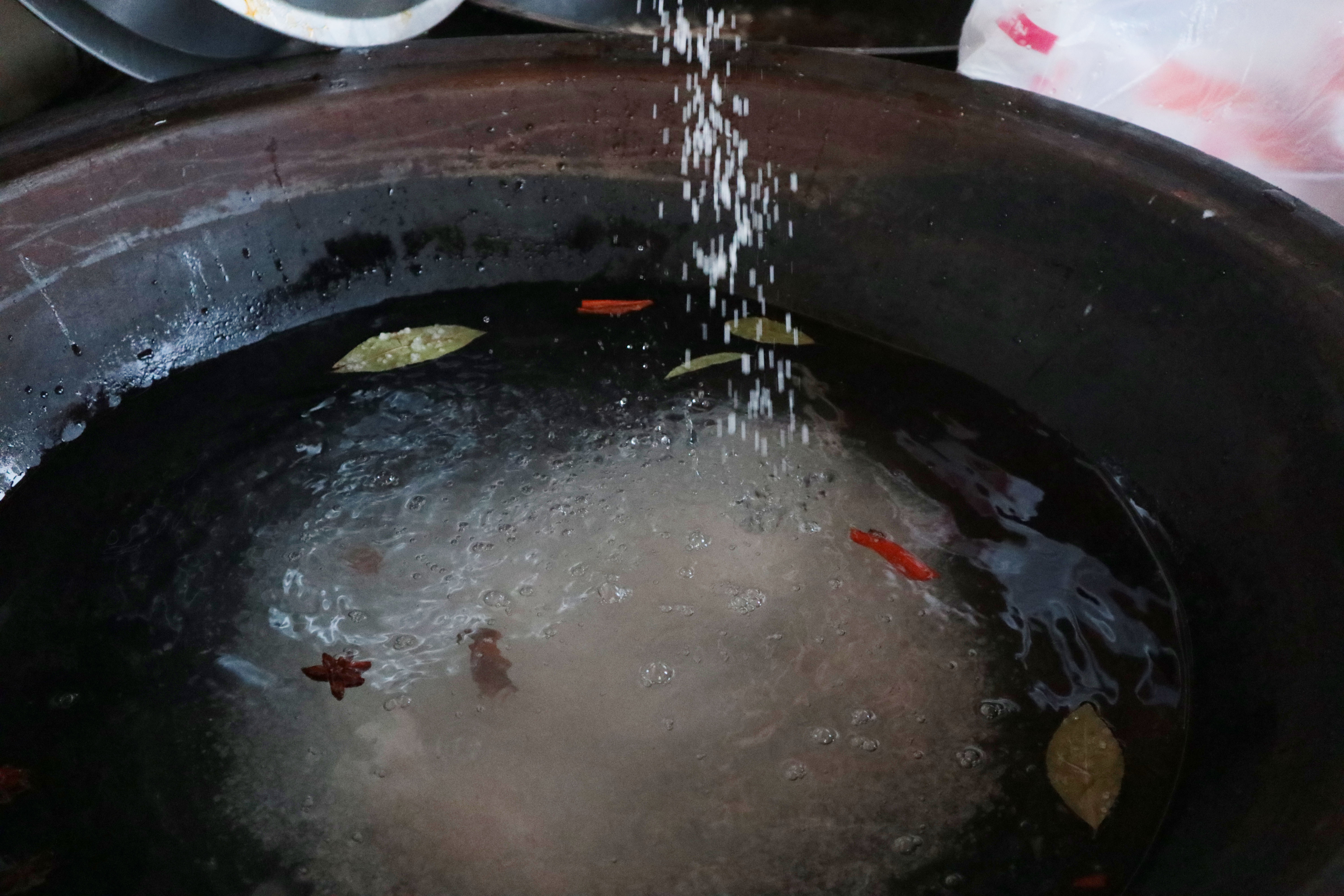 八十岁老人腌鸭蛋配方,80岁姥姥和外甥腌鸡蛋