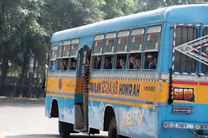 印度加尔各答地铁列车,印度火车站加尔各答