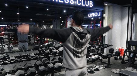 7个专门针对肩部训练的健身动作,最有效的肩部锻炼