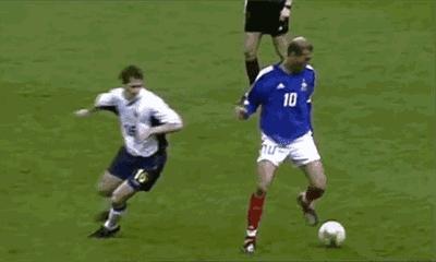 哥劝你踢球要潇洒!21世纪足坛三大潇洒哥