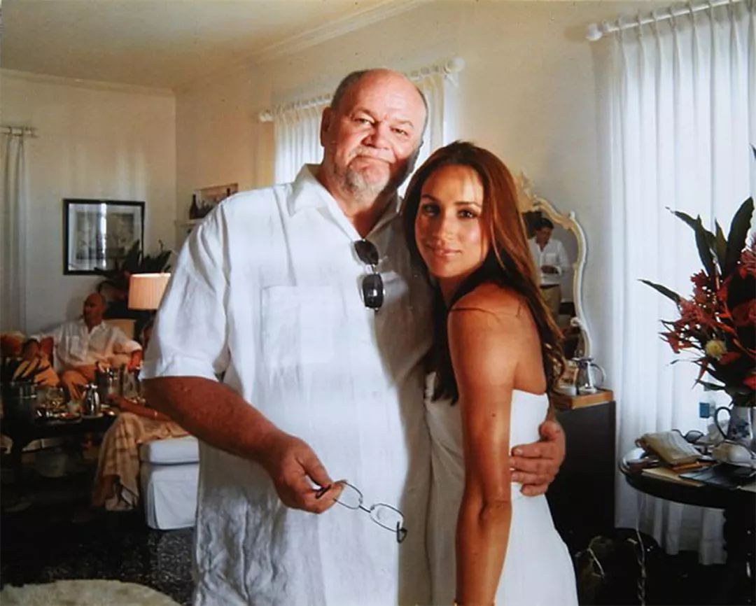 梅根妈妈无条件支持女儿，却不劝梅根与父亲和解，性格倔强了64年