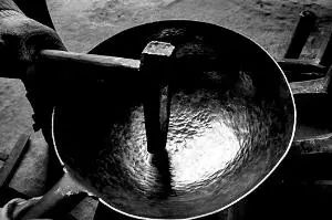 菜锅炒菜总是糊底,铁锅炒什么菜都粘锅怎么办