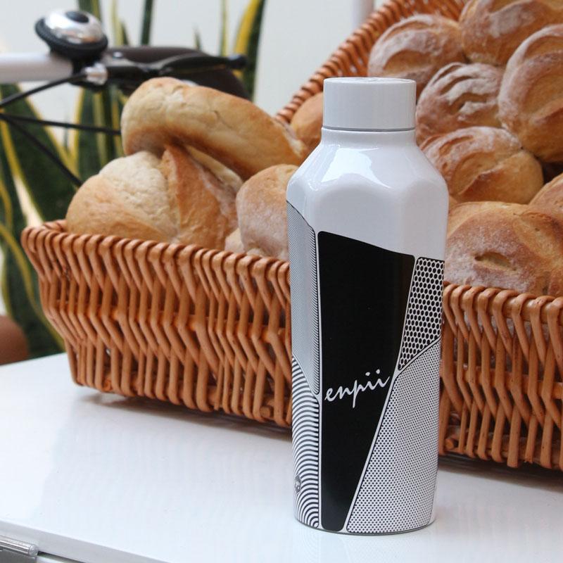 带棱角的保温杯,保温杯又大又好看