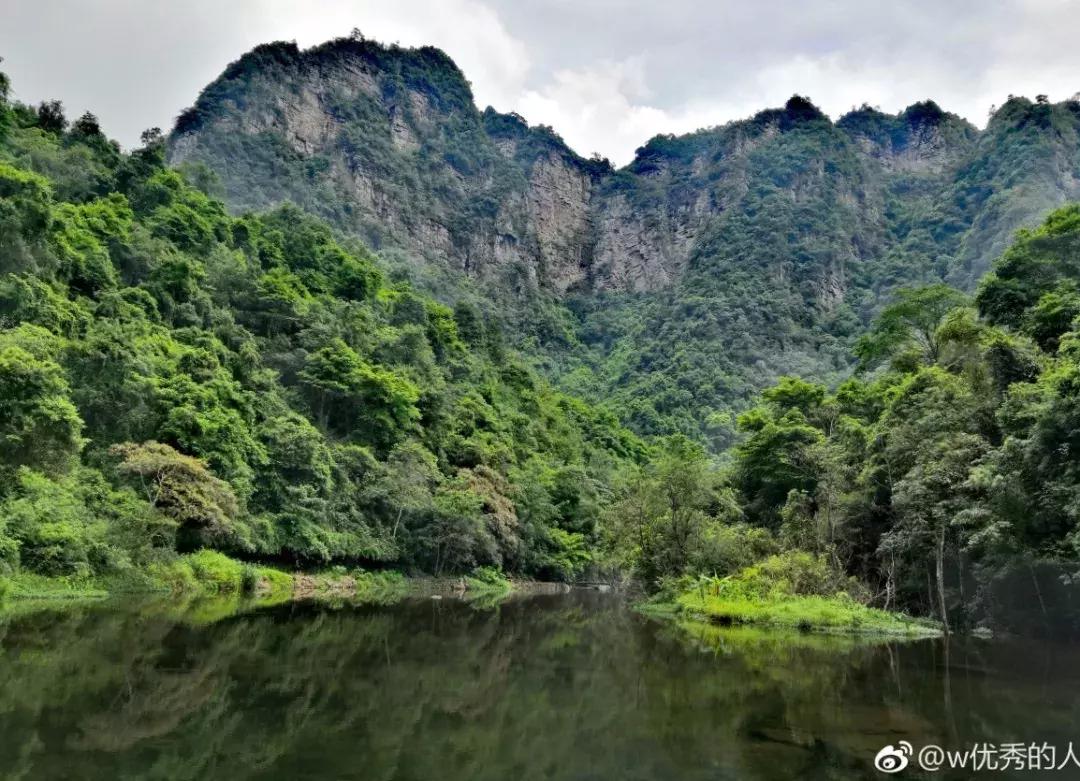 成都坐动车直达这片原始秘境！深幽峡谷、云海奇观、罕见古村…带你逃离夏天！