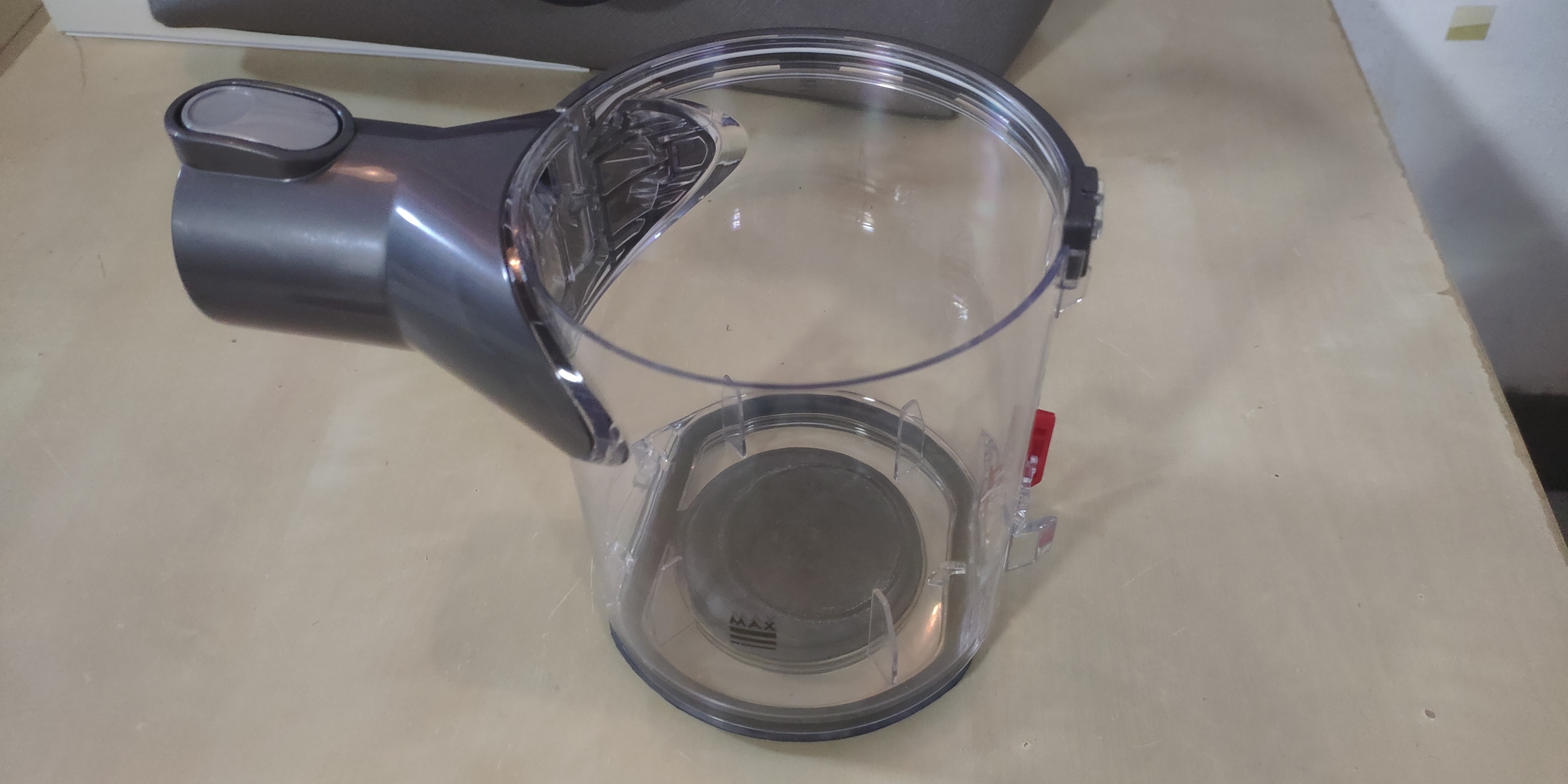 戴森吸尘器v6灰尘盒拆卸,戴森v6吸尘器除螨器拆洗