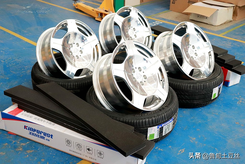 奔驰威霆轮胎升级,威霆升级轮毂案例