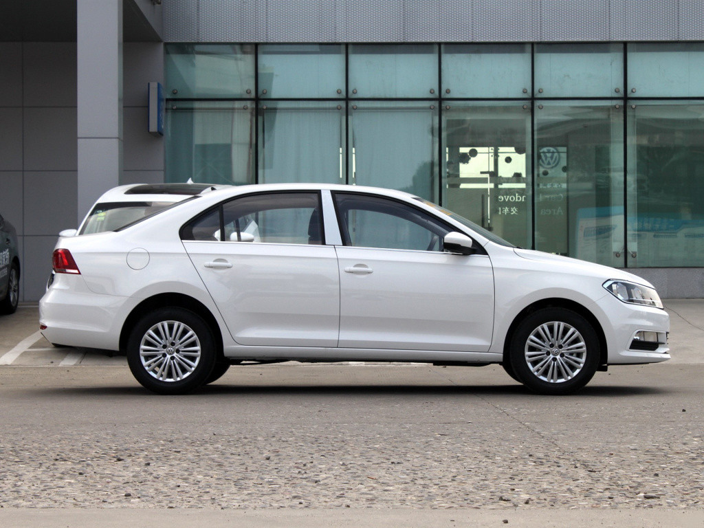 桑塔纳和朗逸哪个更值得购买,高配桑塔纳价格