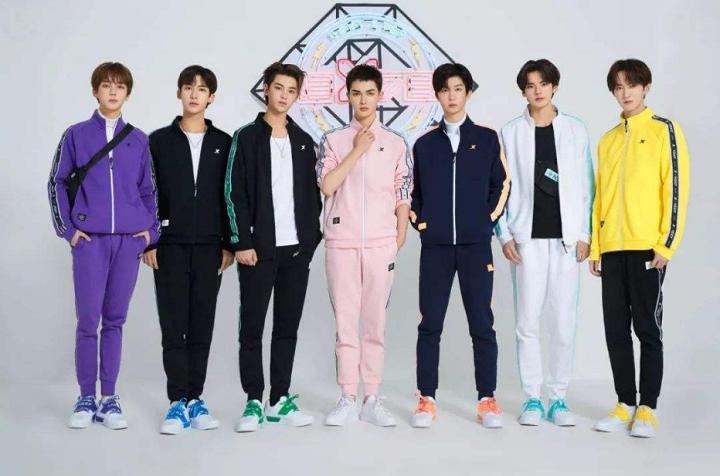 朱正廷叮嘱粉丝穿秋裤,范丞丞刚来乐华朱正廷评价