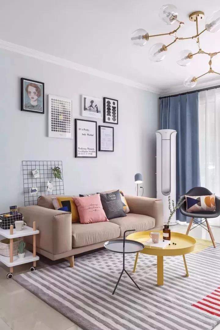 小客厅怎么选墙画装饰,屋里装饰墙画要怎么选择