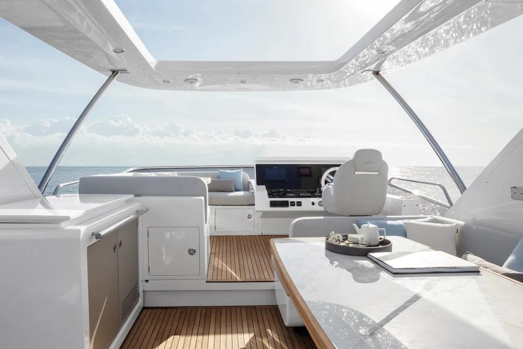 c罗欧洲杯后度假,足球巨星C罗抵达深圳