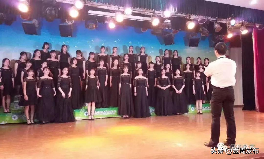 勤学精业修身立业前进中的浙江省苍南县职业中专学校