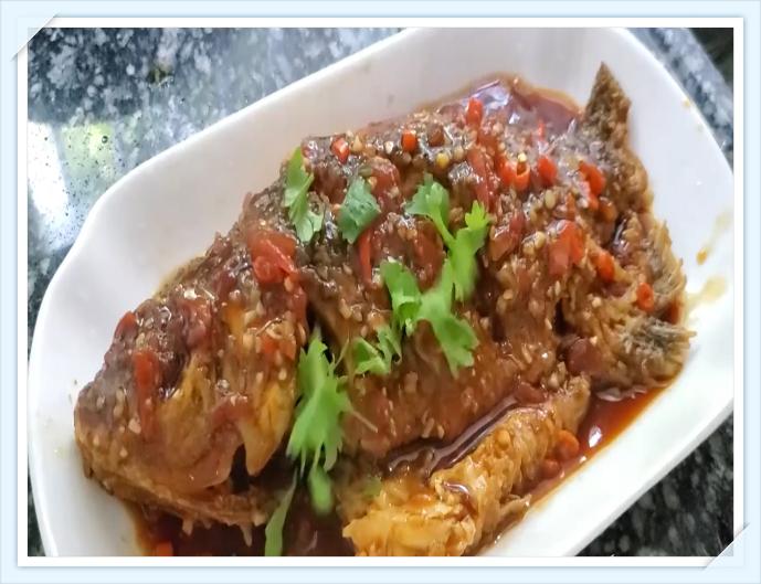 红烧鱼怎么煎不粘锅不掉皮,用不粘锅怎么煎红烧鱼好吃