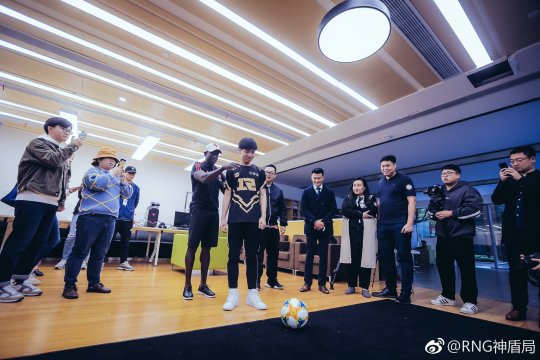 rng官宣letme担任主教练视频,rng和曼联