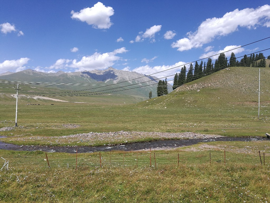 *疆新**蒙古包旅店老板，看他一天的收入多少，一个月就抵我一年工资