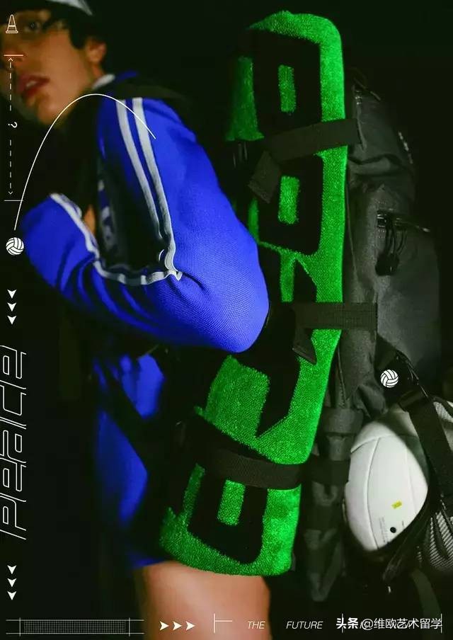 太平鸟时装发布会,太平鸟联名绿色外套