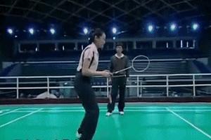 羽毛球飞到身后怎么办,羽毛球对面打低球怎么处理