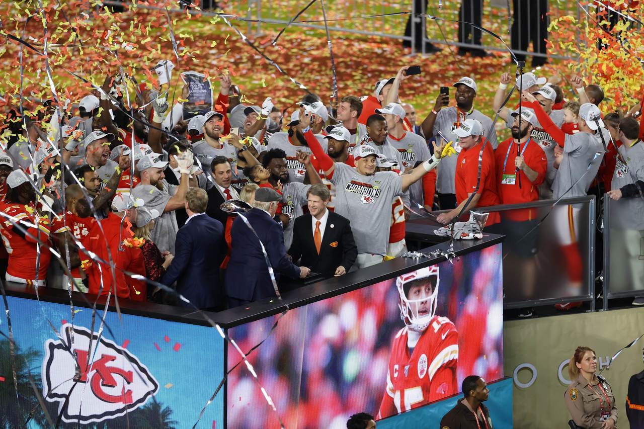 超级碗反对种族歧视,超级碗致敬詹姆斯嘘声