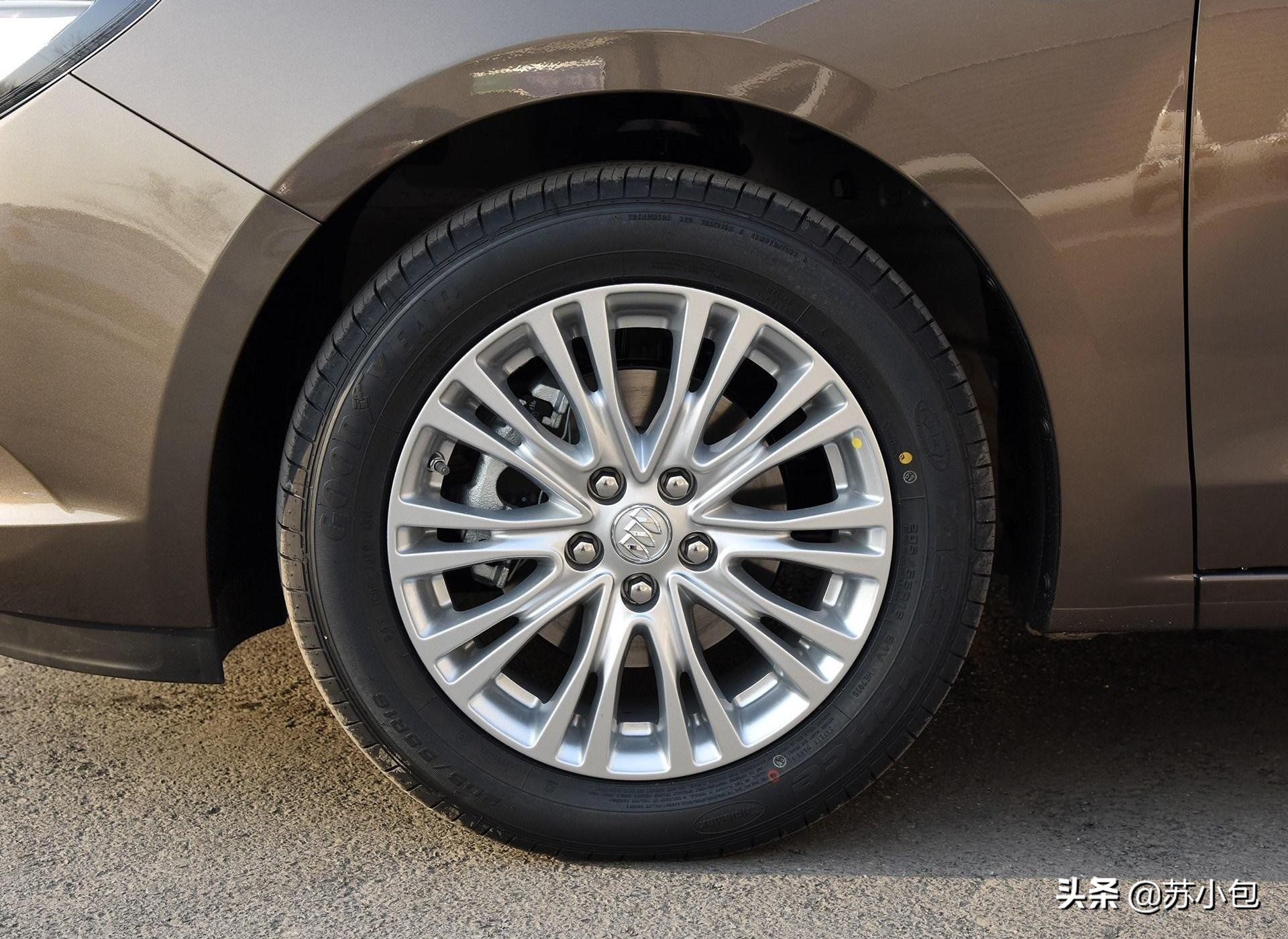 英朗2017款18t双离合豪华型,英朗2017款轮胎怎么样