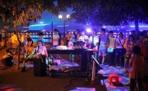 如今的ktv为什么没落了,中国ktv衰亡史