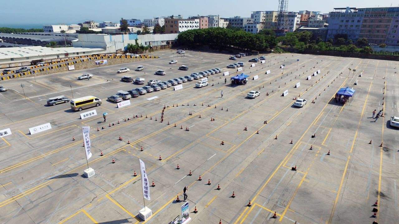 调价一个半月后驾校“绷不住”了哈尔滨学车价回落至2500