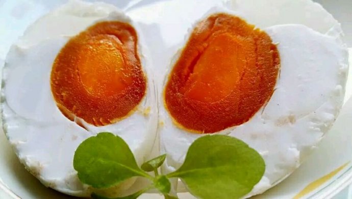 腌鸭蛋怎么腌才能流油,腌鸭蛋腌好了怎么处理让它不再咸