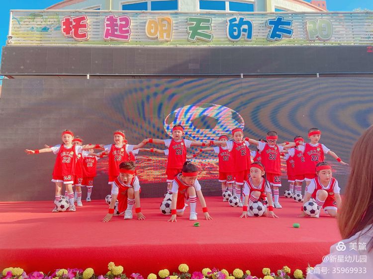 雏鹰展翅起飞,萌娃上飞机起航