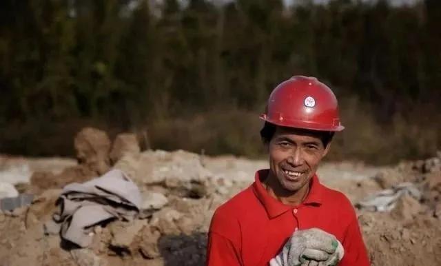 包工头亏钱了农民工工资拿不到,包工头亏了打工还债