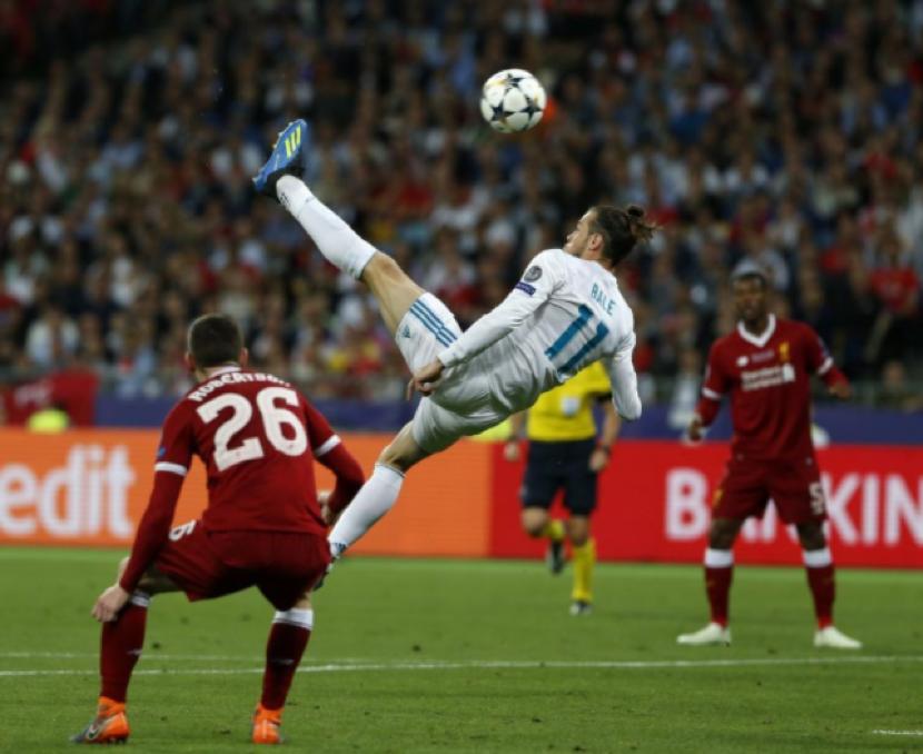 边锋在足球场上是什么位置,当今足坛四大神锋