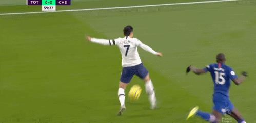 亚洲球王恶意蹬踏染红，除禁赛难逃父亲责罚，因为人性比足球重要