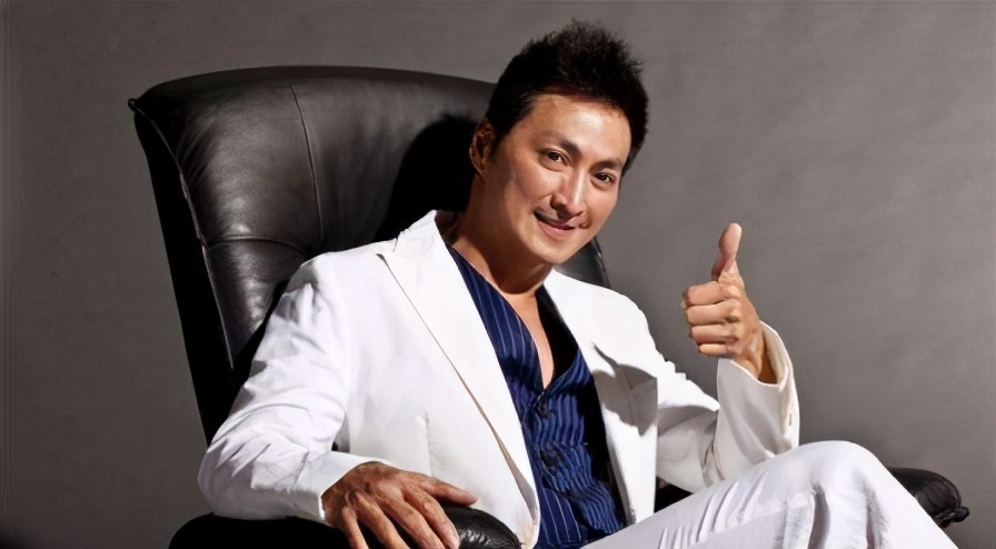 凭一角红极一时，遭遇封杀转行成商人，身家过亿却甘心走穴捞金