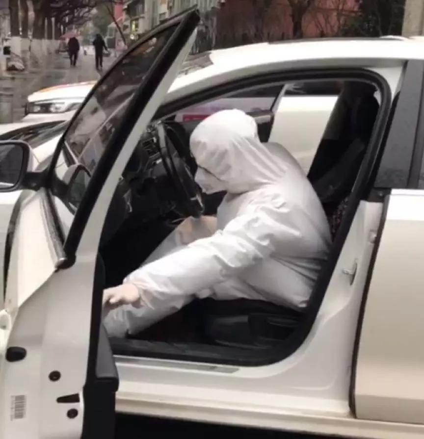 一个志愿者眼里的武汉医护：8公里走路上下班，怀孕7个月冲一线