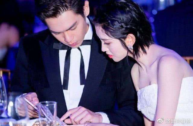 唐艺昕产女医院门口发红包庆祝,小范和唐艺昕视频