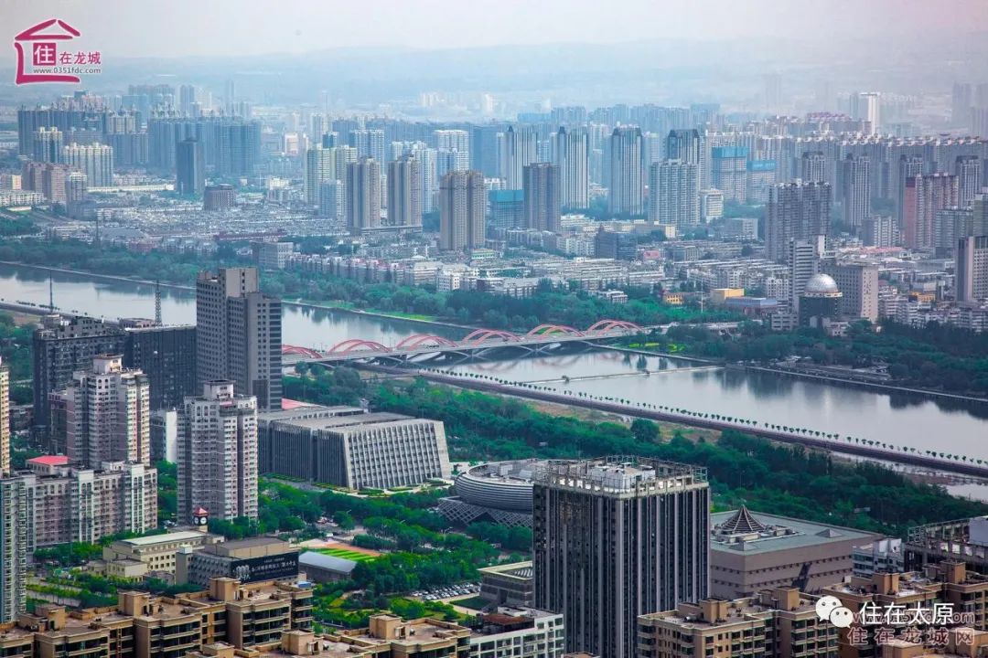 站在高楼向下看第一视角,站在高楼俯瞰城市第一视角