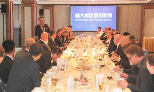 许家印恒驰现状,许家印携管理团队体验恒驰