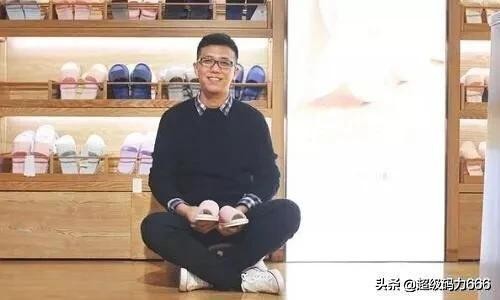 这个30岁年轻人，卖拖鞋1年挣2个亿！义乌老师傅：长江后浪推前浪