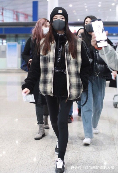 林允出席活动被网友喊话该减肥了,林允瘦了14斤后的样子