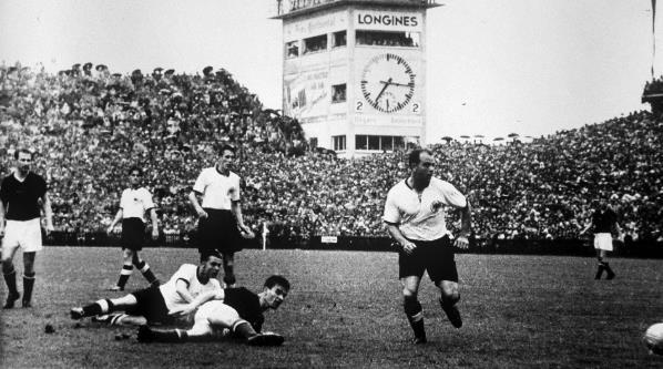 足球全攻全守战术是什么意思,足球全防全攻