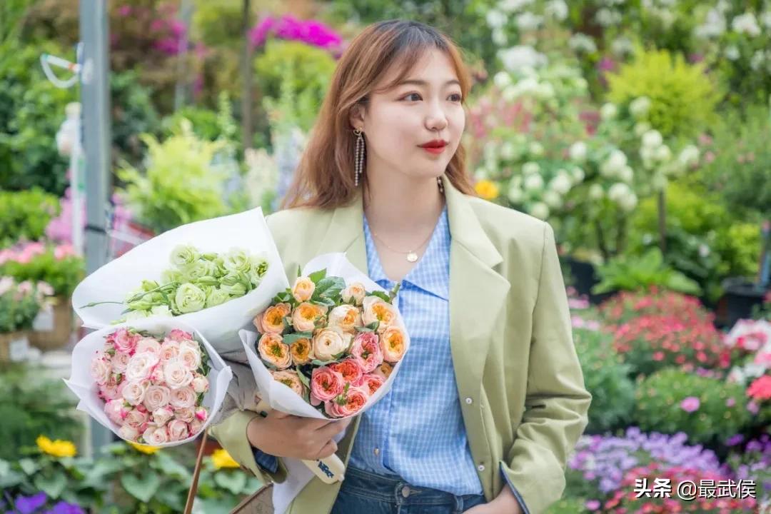 成都便宜的大花市,成都街边卖花一元一束