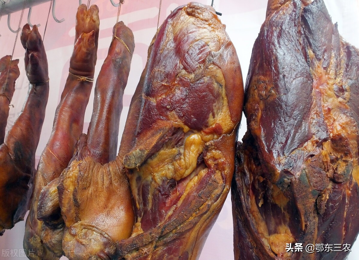 大山里农村老人卖腊肉,农村老人在山里卖腊肉好吗