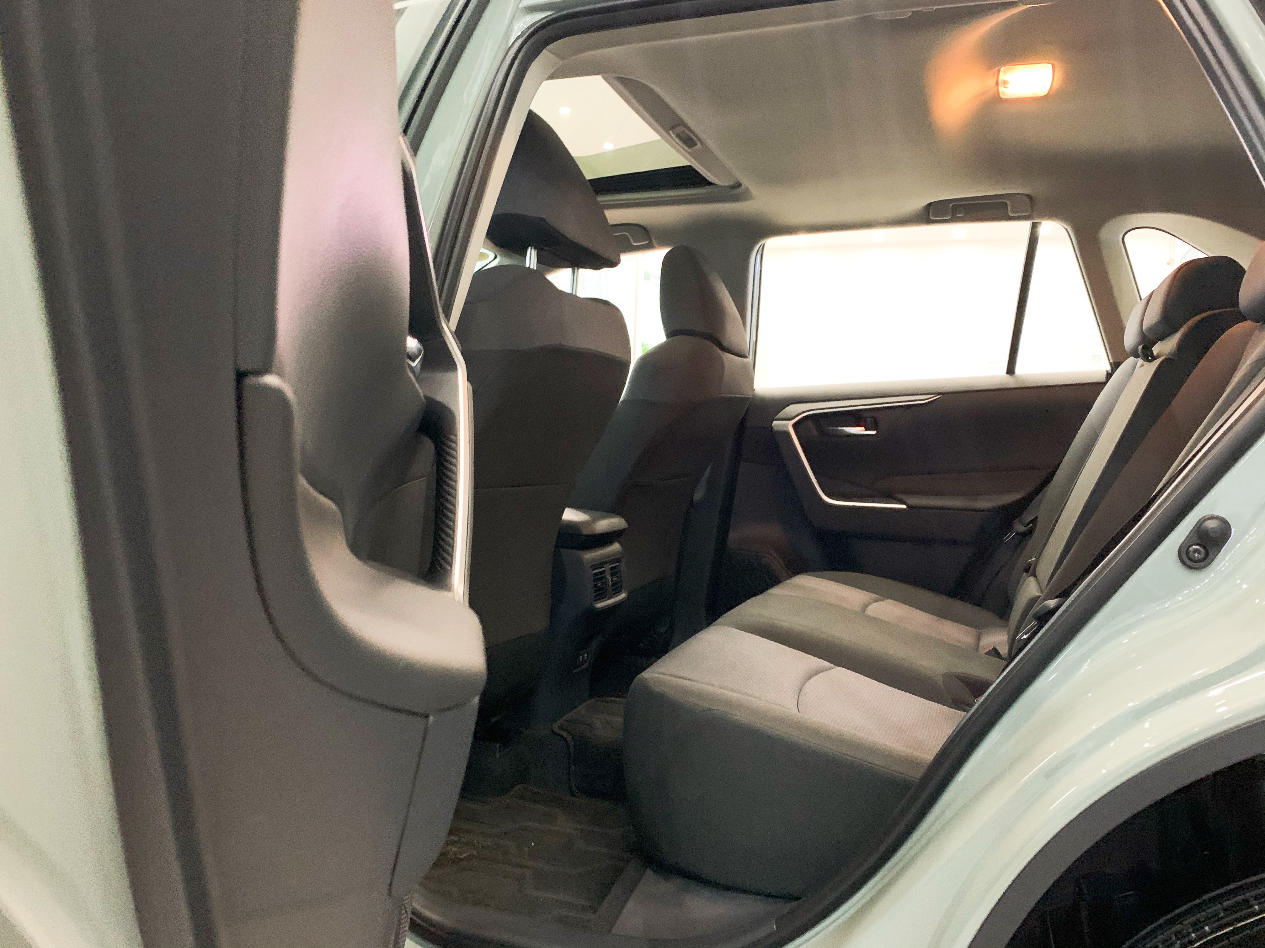 丰田rav4荣放泥地越野黑色,西安丰田rav4风尚版多少钱