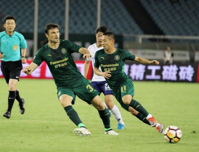 裁判,这球犯规吗?裁判反身一个字:滚!球迷:傅明何“复明”