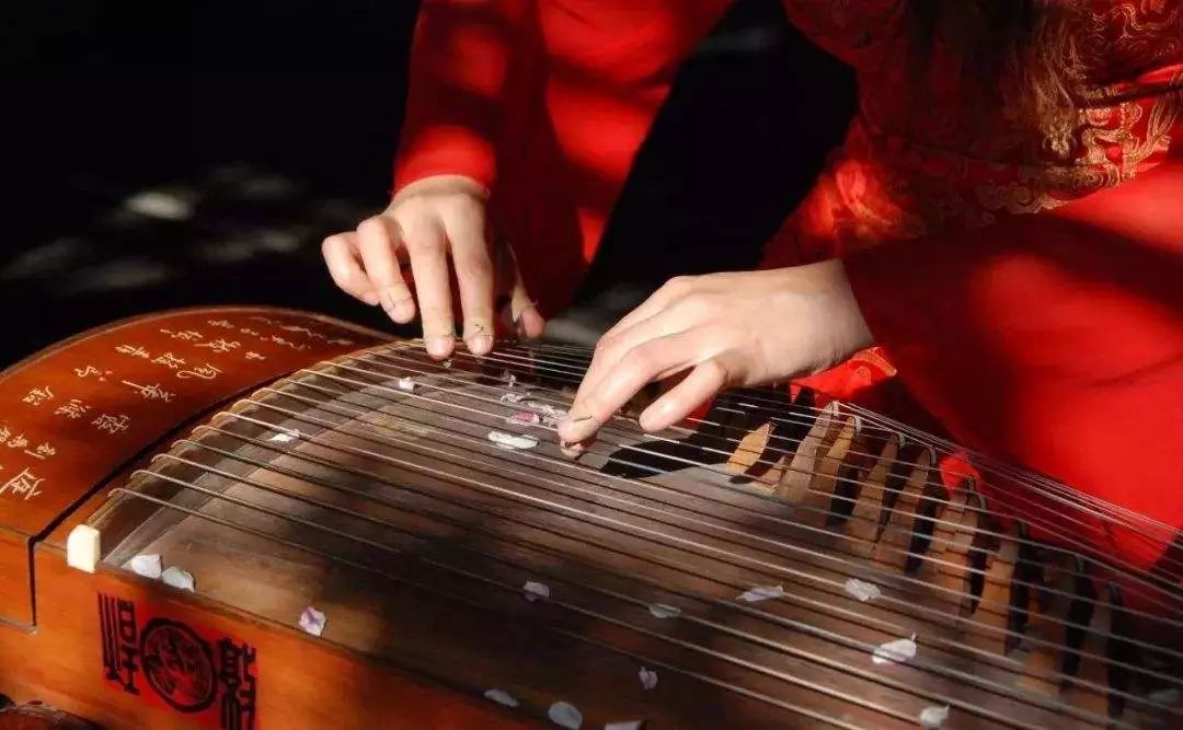 古筝演奏基础与技法的学习要领,古筝演奏教学初学者