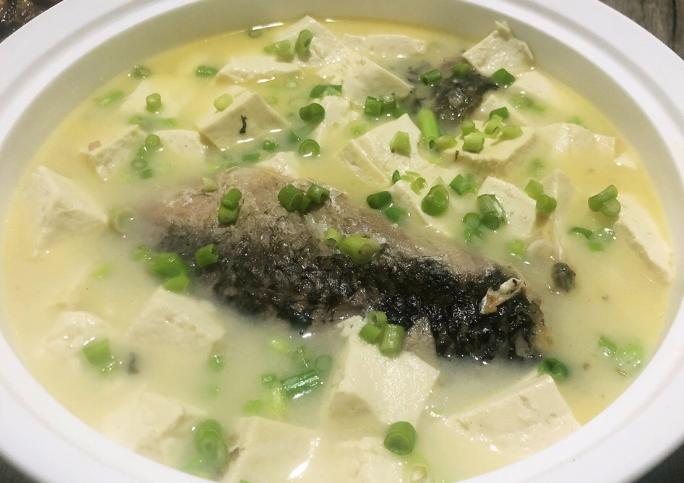胖头鱼炖豆腐和鲫鱼炖豆腐哪个好,鲫鱼炖豆腐怎么做最好吃
